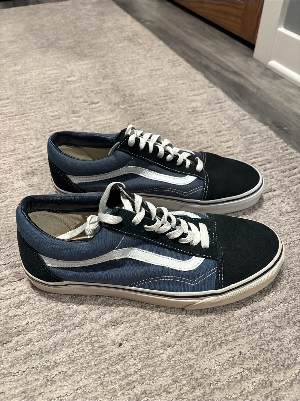Vans Classic Low-Top Skate Sneakers in Navy and Black size 9.5